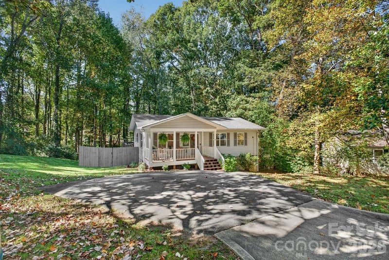 20 Mctindal Cir, Asheville, NC 28803