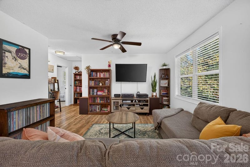 20 Mctindal Cir, Asheville, NC 28803