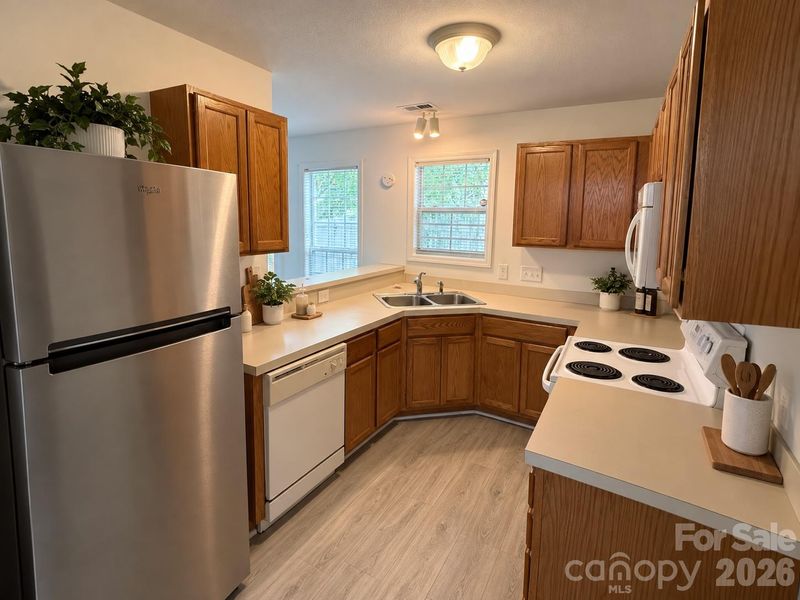 1911 Flushing Ct, Charlotte, NC 28215