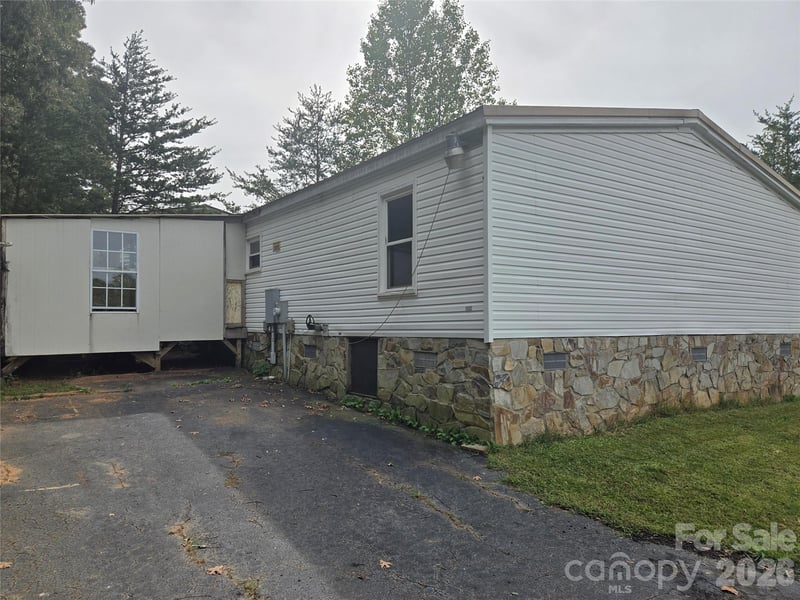 1127 Mcree Heights Cir, Newton, NC 28658