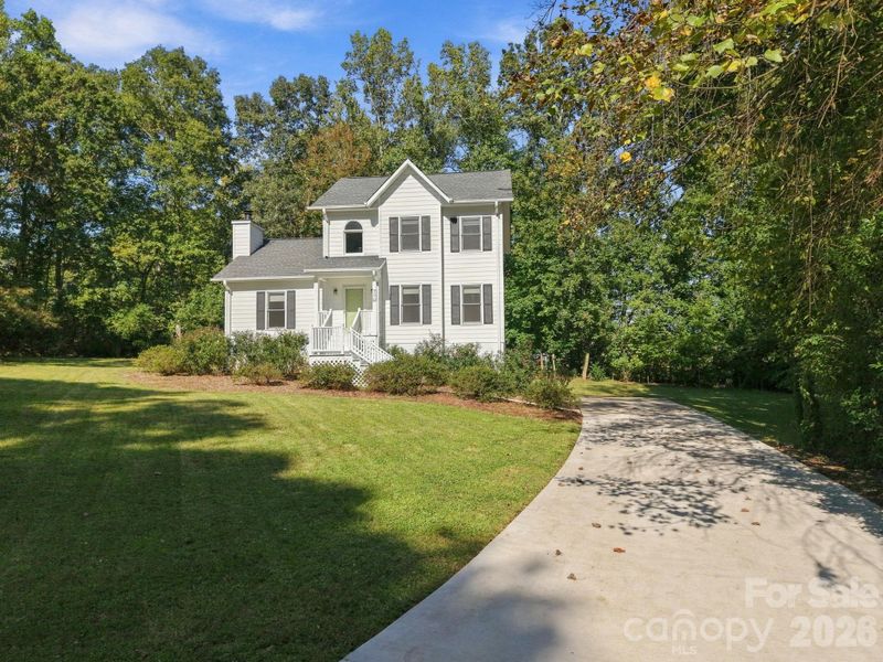 1270 Berra Pl, Hickory, NC 28602