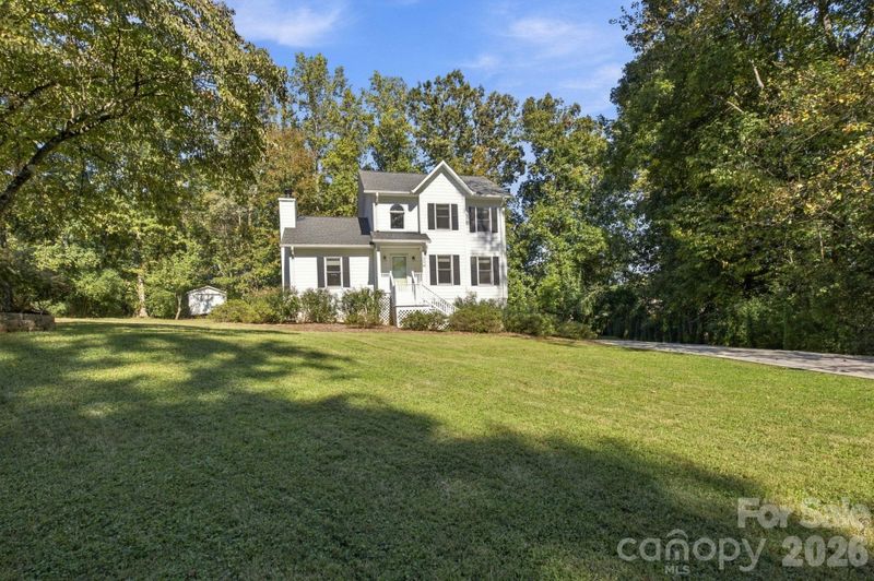 1270 Berra Pl, Hickory, NC 28602