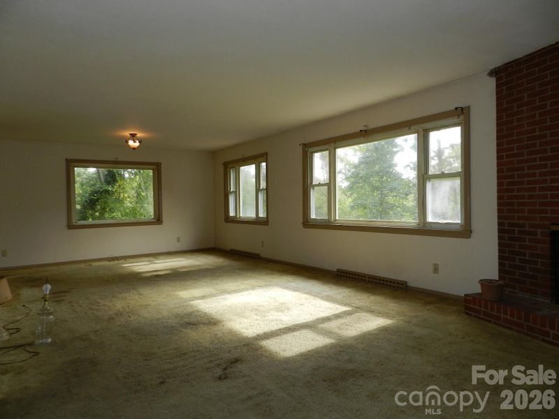 25 Chateau Pl, Asheville, NC 28805