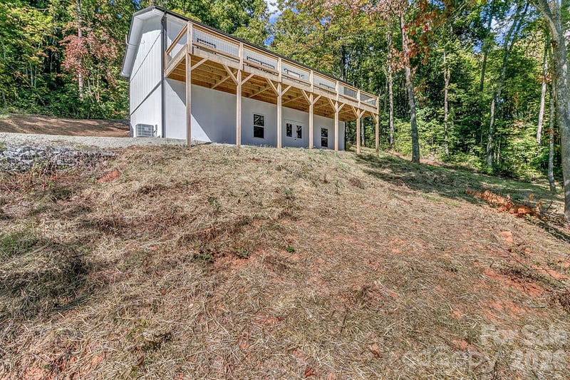 135 Bald Eagle Dr, Hendersonville, NC 28792