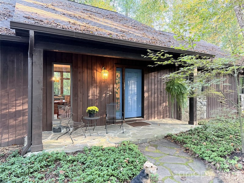 2 Dogwood Ln, Fletcher, NC 28732