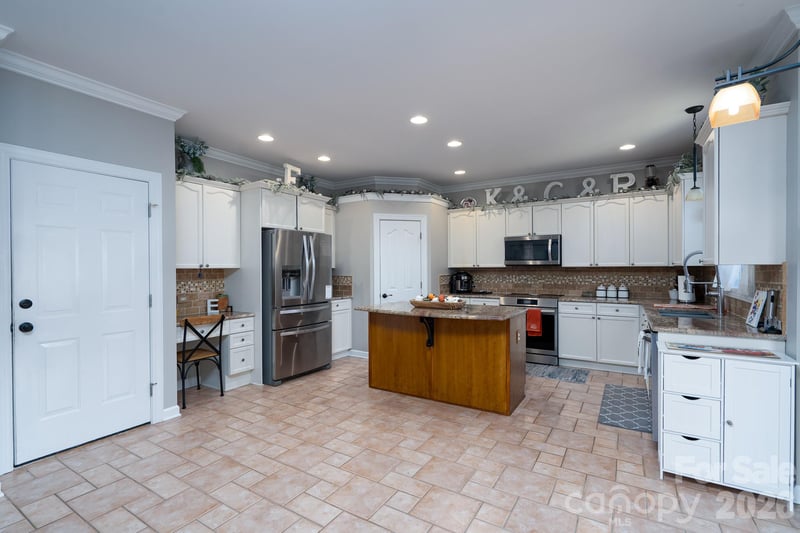 12511 Bannock Dr, Charlotte, NC 28277