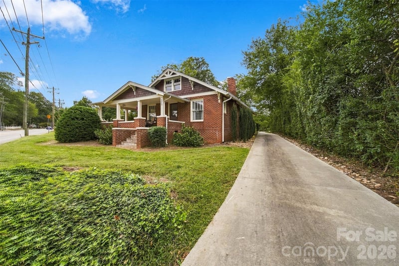 1339 5th St NE, Hickory, NC 28601
