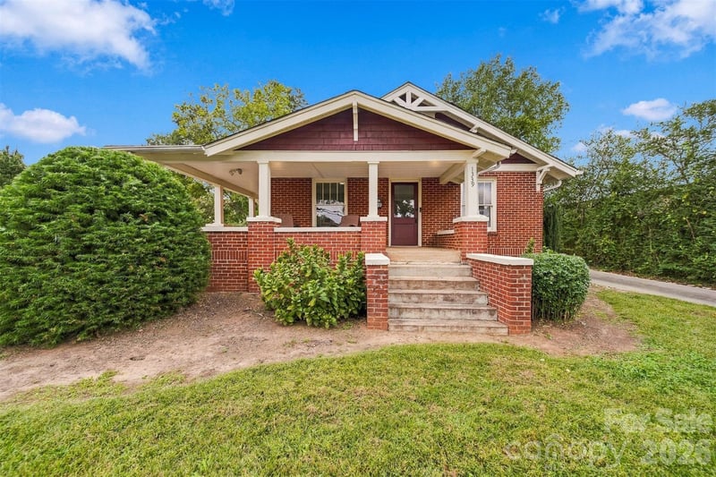 1339 5th St NE, Hickory, NC 28601