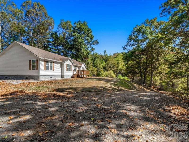 59 Higher Ground Ln, Burnsville, NC 28714