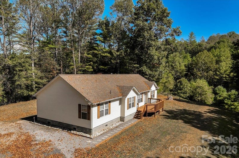 59 Higher Ground Ln, Burnsville, NC 28714