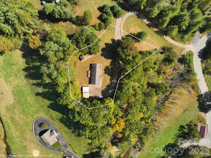 59 Higher Ground Ln, Burnsville, NC 28714