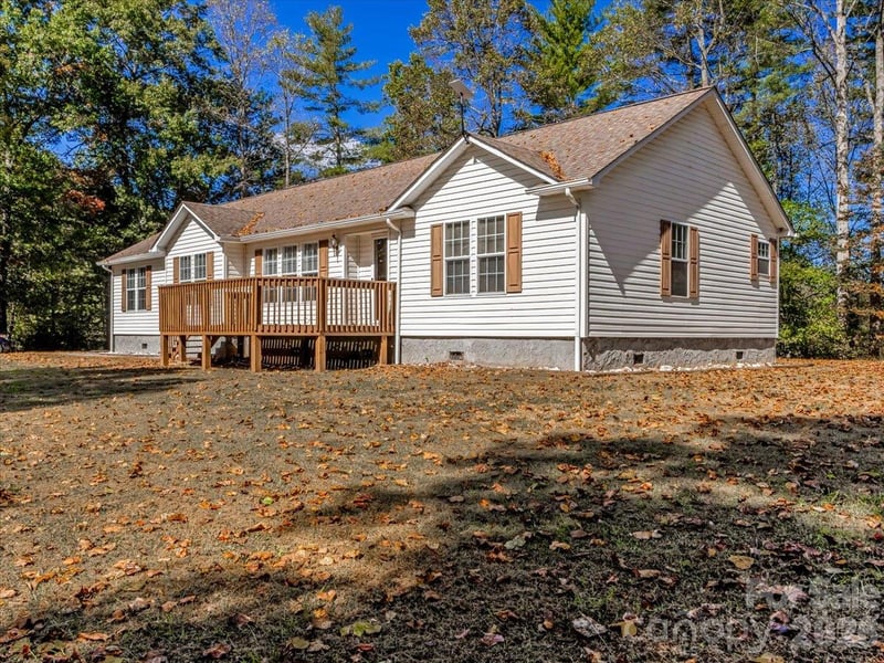 59 Higher Ground Ln, Burnsville, NC 28714