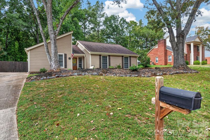 4506 Woods End Ln, Charlotte, NC 28277