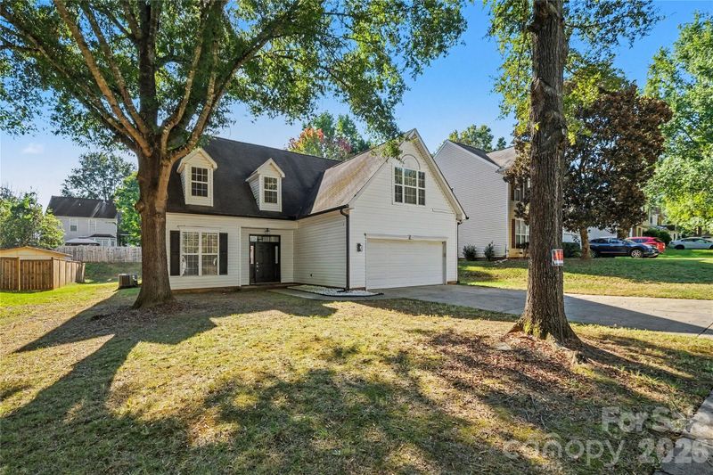8030 Shiny Meadow Dr, Charlotte, NC 28215