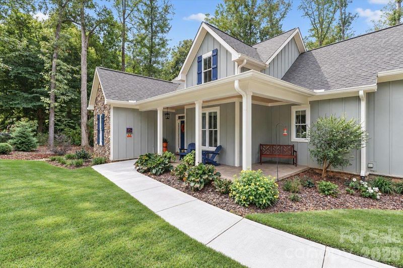 618 Saint Cloud Dr, Statesville, NC 28625