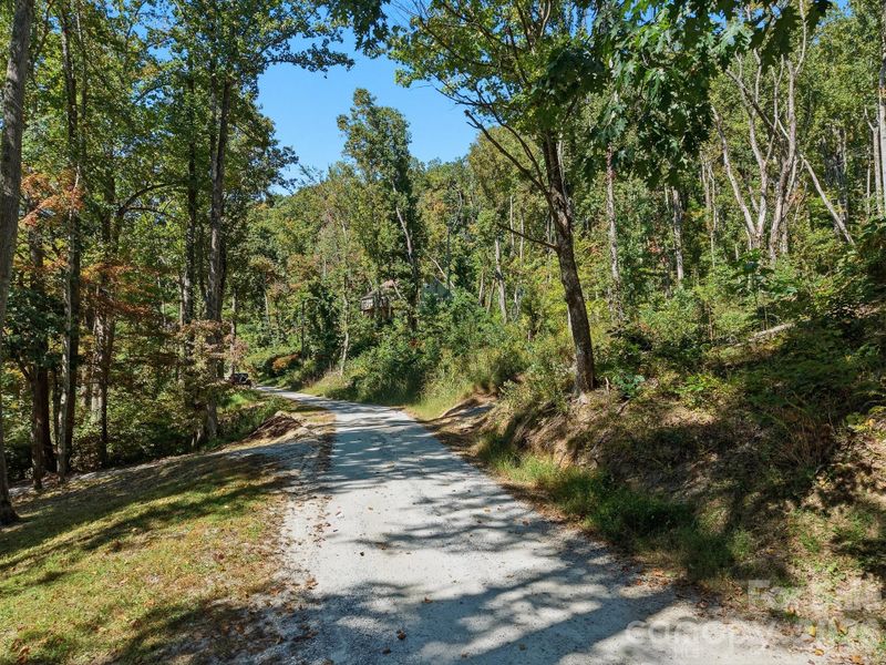 6 Pioneer Ln, Hendersonville, NC 28792