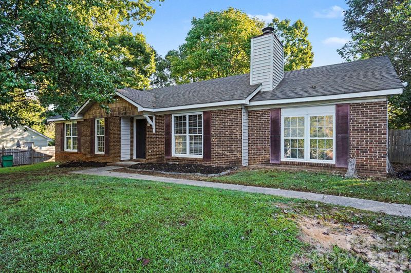6411 Rocklake Dr, Charlotte, NC 28214