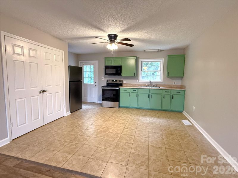 409 Skyline Dr, Salisbury, NC 28146