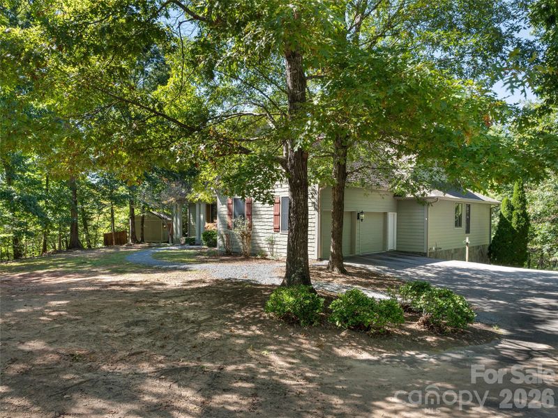 620 N Highland Rd, Mill Spring, NC 28756