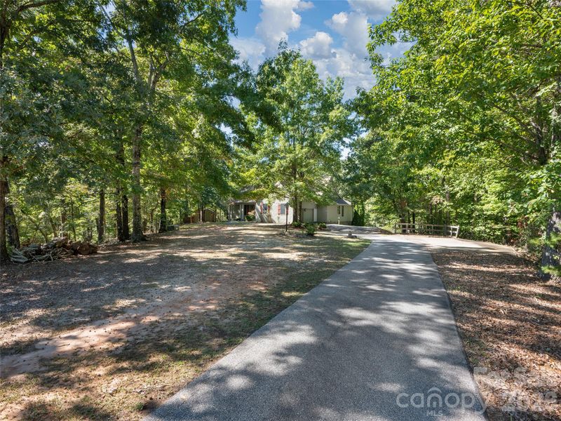620 N Highland Rd, Mill Spring, NC 28756