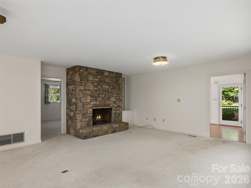 16 Ben Lippen Rd, Asheville, NC 28806