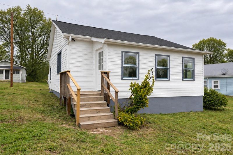 105 E Hartford Ave, Bessemer City, NC 28016