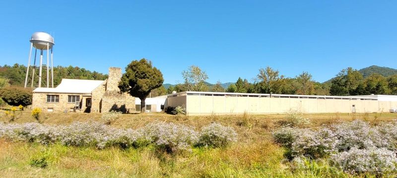 30 Paint Fork Rd E, Barnardsville, NC 28709