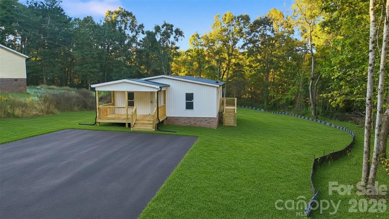 189 Village Point Dr, Statesville, NC 28625