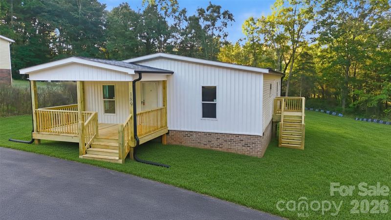 189 Village Point Dr, Statesville, NC 28625