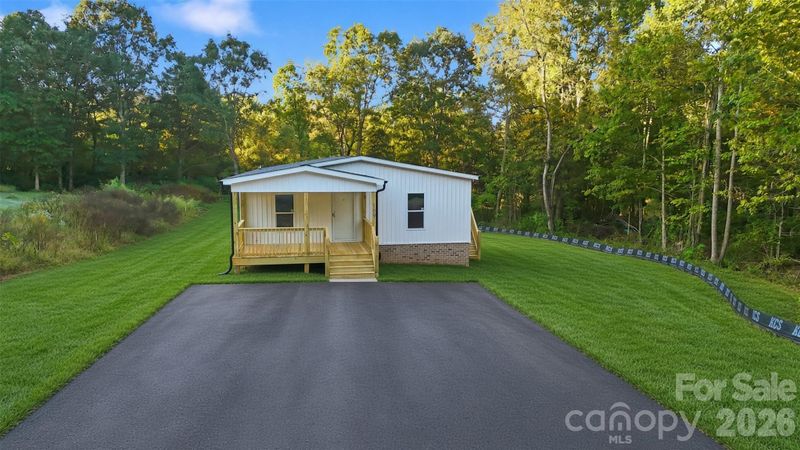 189 Village Point Dr, Statesville, NC 28625