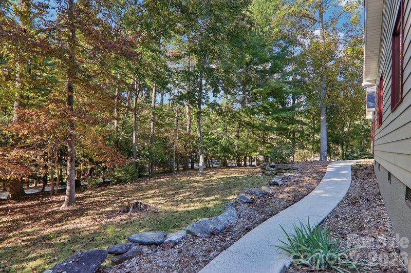 411 Alta Cir, Laurel Park, NC 28739