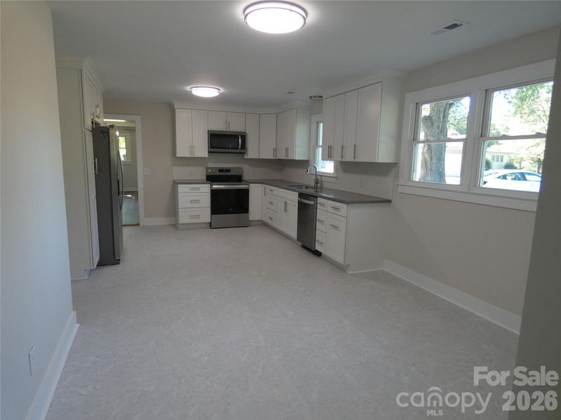 201 D St, Statesville, NC 28677
