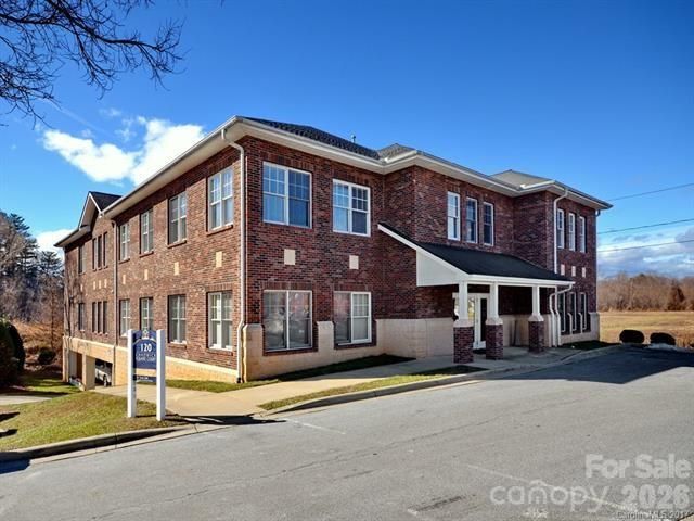 120 Chadwick Square Ct #A, Hendersonville, NC 28739