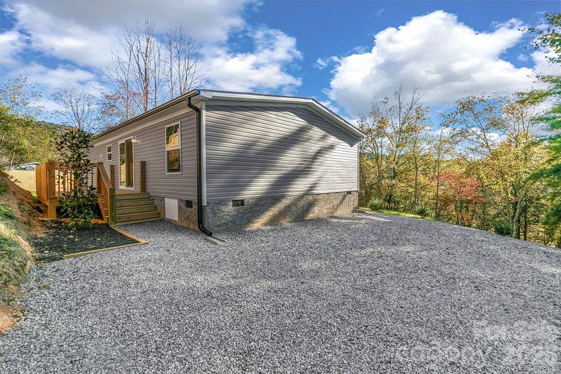70 Windy Hill Ln, Canton, NC 28716
