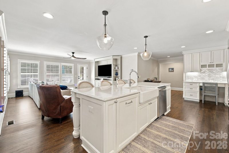 1901 Runnymede Ln, Charlotte, NC 28211