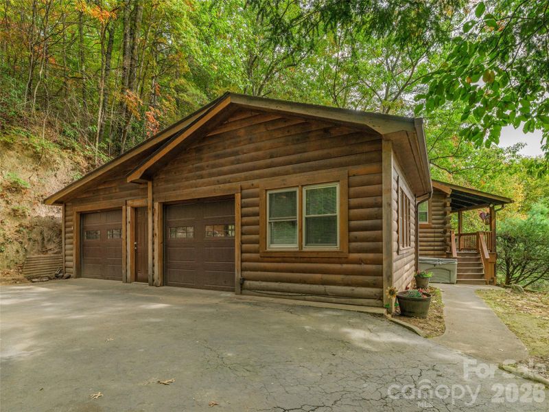 250 Creekside Dr, Maggie Valley, NC 28751