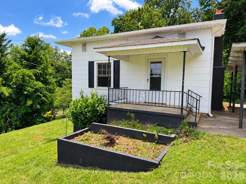 409 W Virginia Ave, Bessemer City, NC 28016