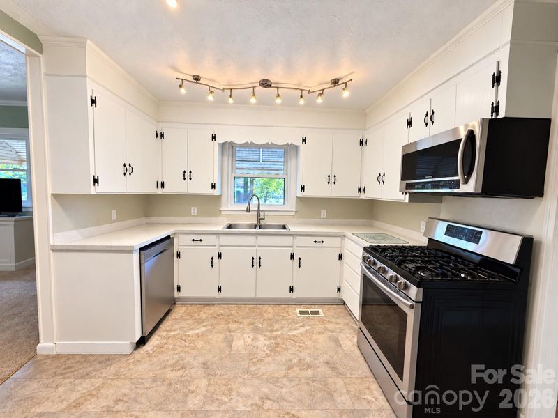 330 Holly Ave, Salisbury, NC 28147