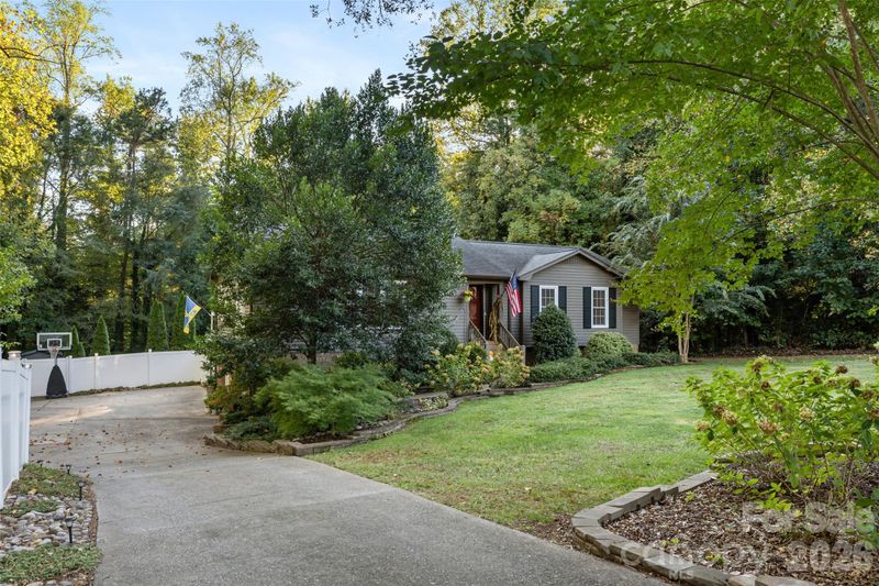 1118 Ford Dr, Lowell, NC 28098