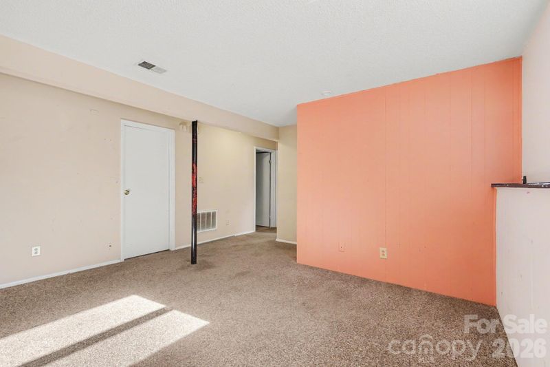 1010 Glenfiddich Dr, Charlotte, NC 28215