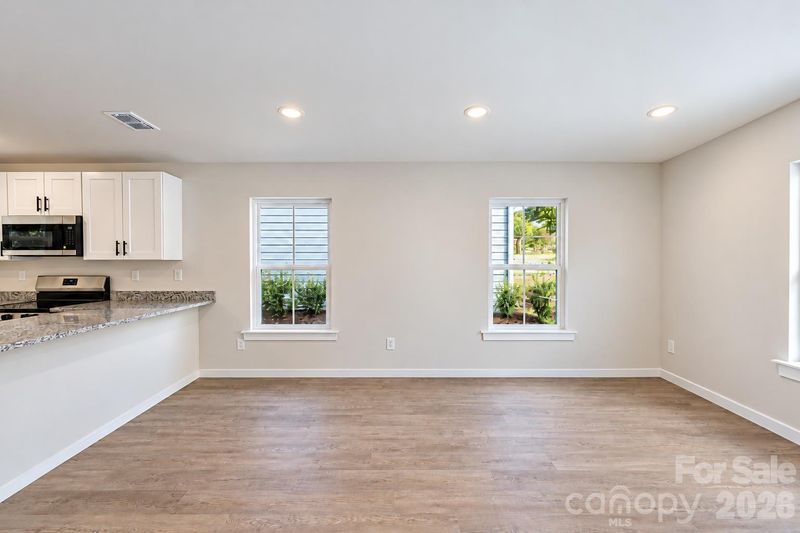 952-954 4th Street Pl SE, Hickory, NC 28602