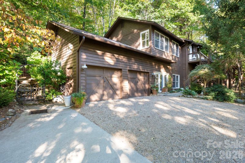 105 Southern Run Rd, Zirconia, NC 28790