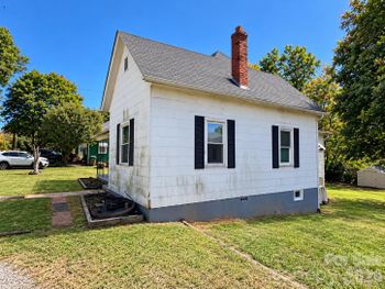 745 6th Ave SW, Hickory, NC 28602
