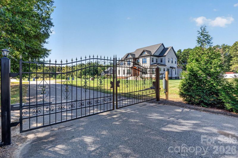 9110 Dylan Ridge Ct, Concord, NC 28027