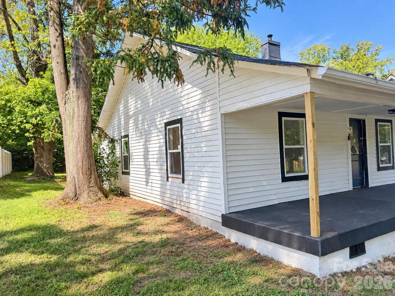 930 4th St, Statesville, NC 28677