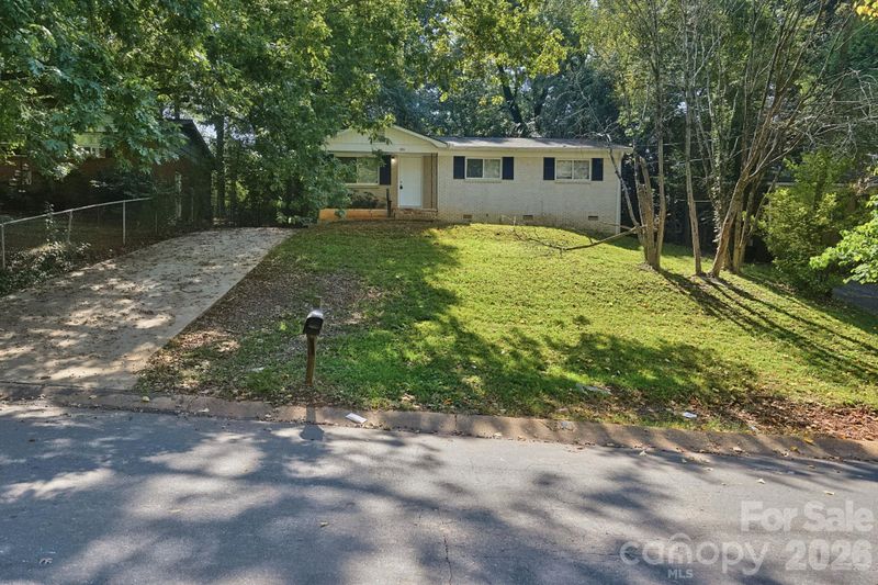 301 Edgegreen Dr, Charlotte, NC 28217
