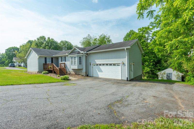163 Justice Ridge Rd, Candler, NC 28715