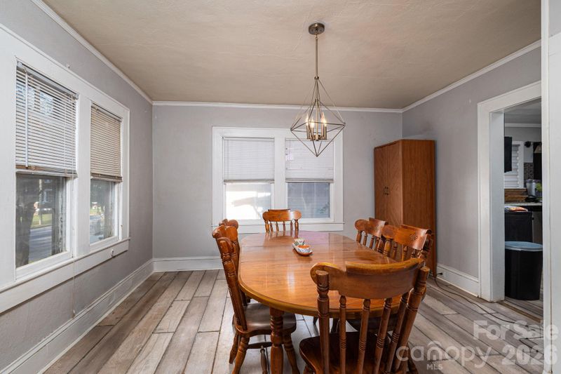 407 3rd Ave SE, Hickory, NC 28602
