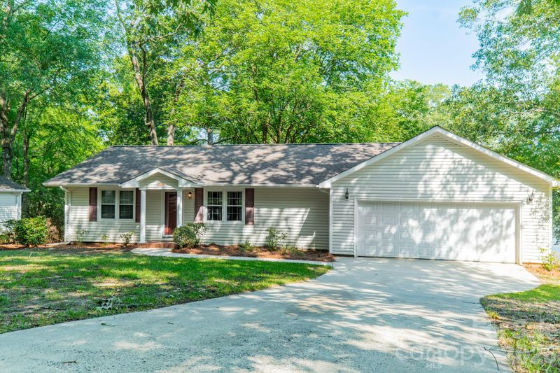 1077 E Shore Dr, Lancaster, SC 29720
