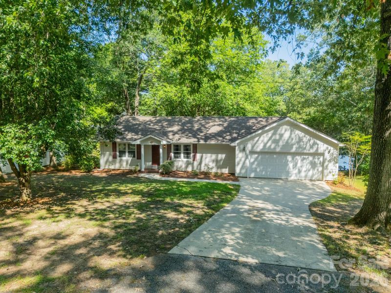 1077 E Shore Dr, Lancaster, SC 29720